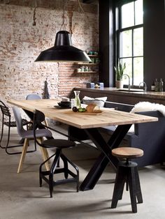 mesa-salon-madera-trucos-para-montar-tu-mesa-on-line