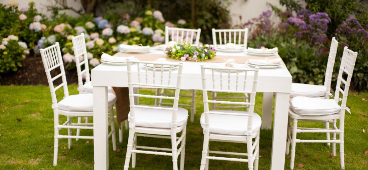mesas-de-jardin-blancas-ideas-para-montar-la-mesa