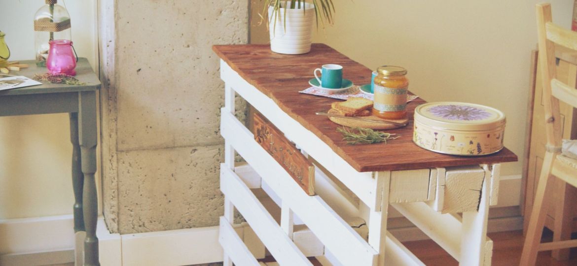 mesas-de-jardin-hechas-con-palets-trucos-para-instalar-tu-mesa-online