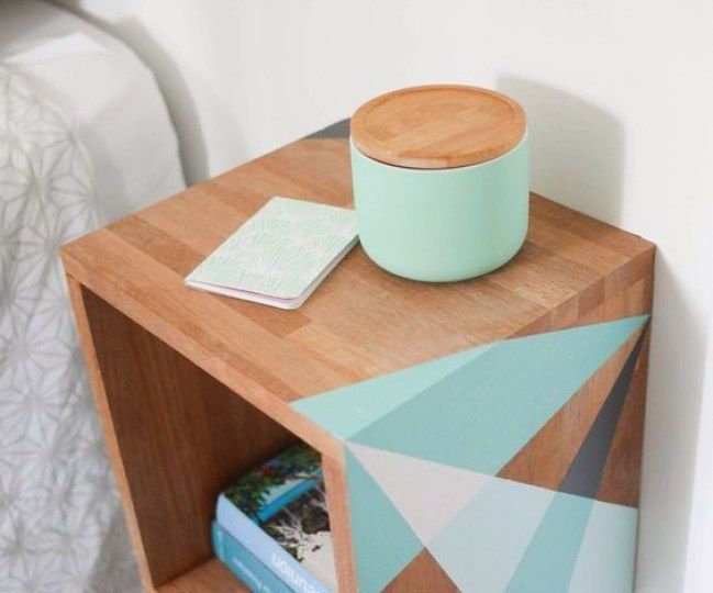 mesas-de-noche-baratas-ideas-para-instalar-tu-mesa-online